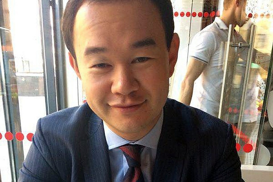 Избитый футболистами Александром Кокориным и Павлом Мамаевым чиновник Денис Пак