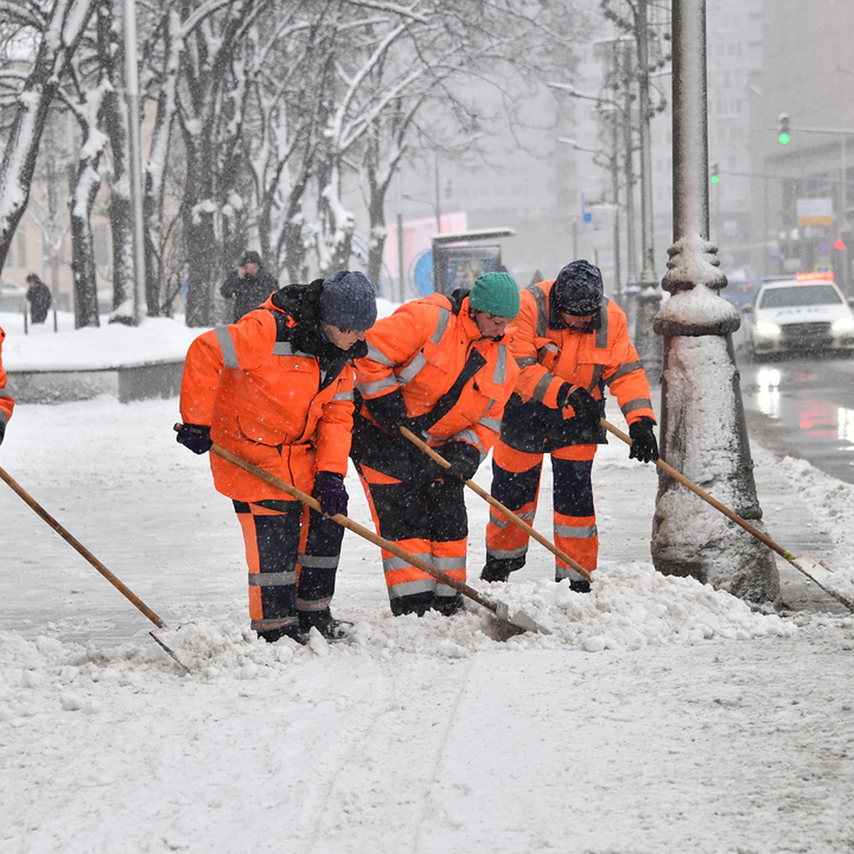 Правила уборки снега в Москве 2018: сколько времени дается на очистку улиц,  куда жаловаться - KP.RU