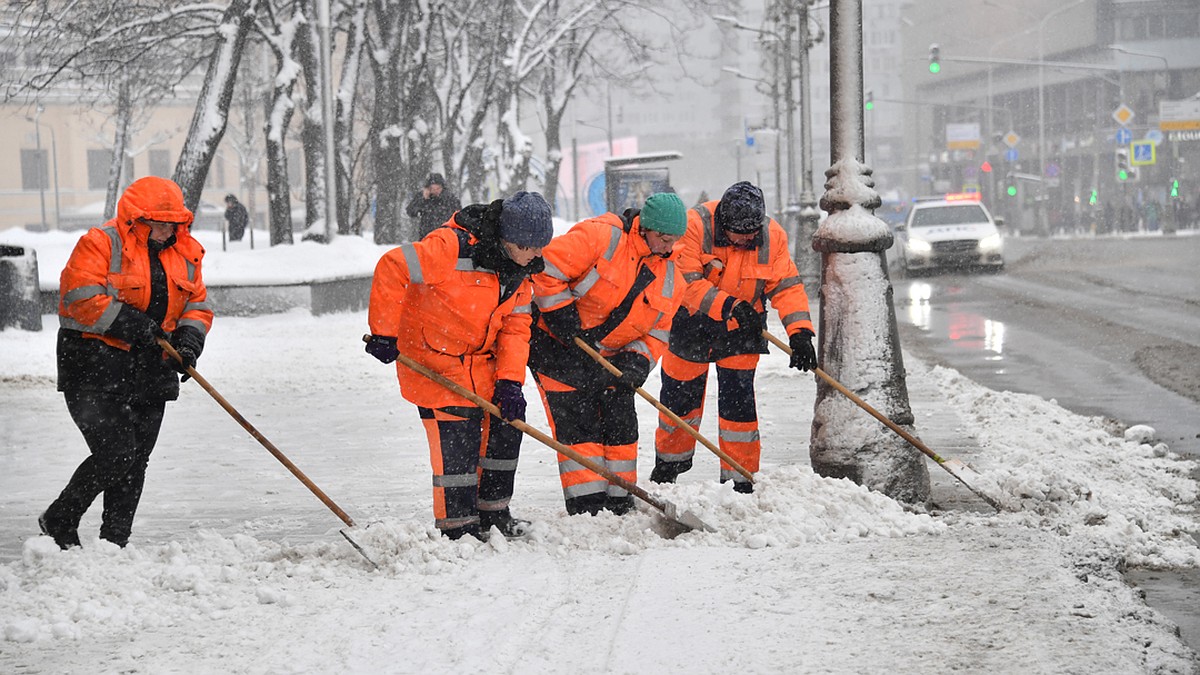 Правила уборки снега в Москве 2018: сколько времени дается на очистку улиц,  куда жаловаться - KP.RU