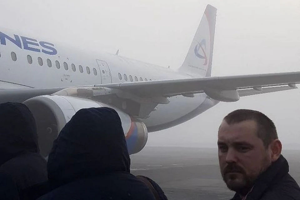 Пассажиры рейса до сих пор находятся в столице Урала