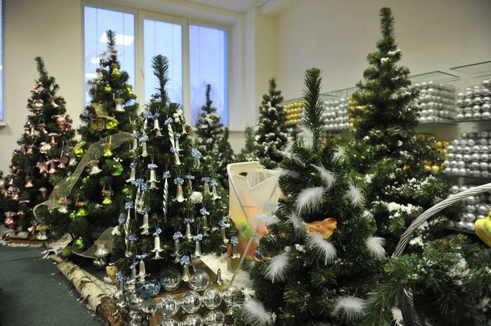 Самая дешевая елка из дорогих искусственных в Ставрополе стоит 24 460 рублей.
