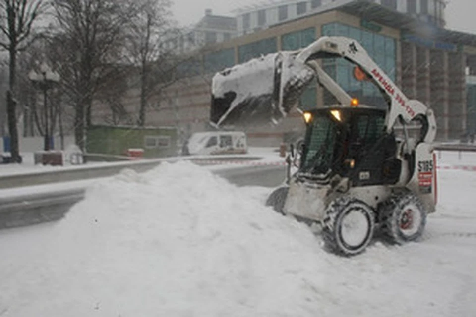 За прошлую неделю с улиц Петербурга вывезли 42 кубометра снега.