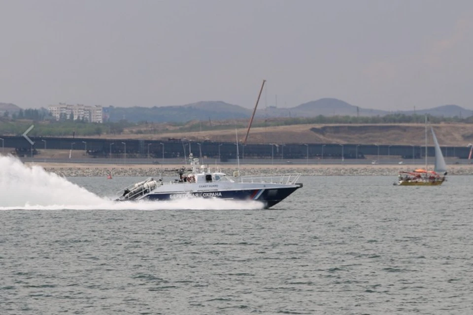 Российские пограничники в ноябре остановили украинские корабли в Керченском проливе