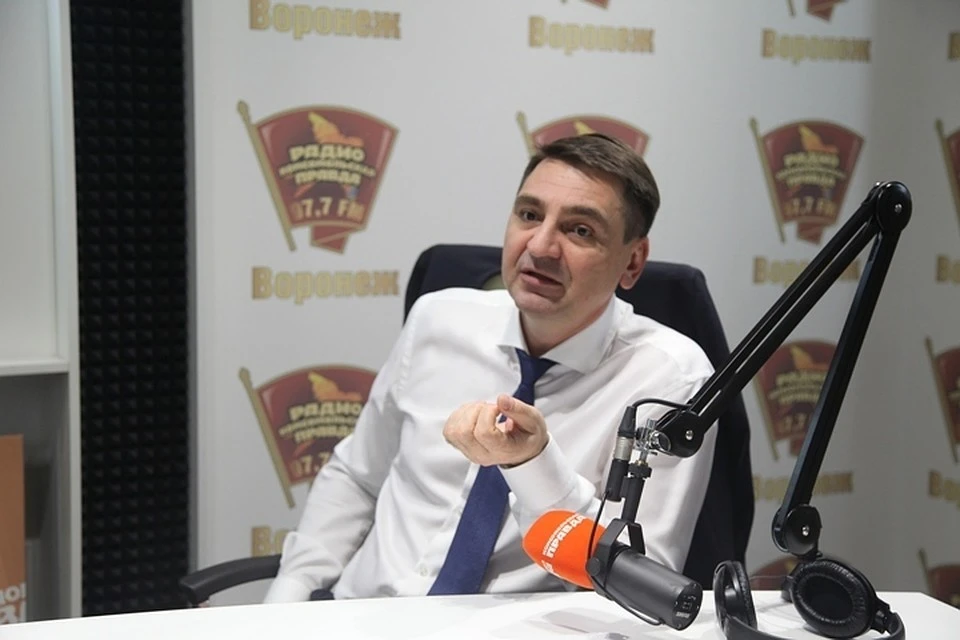 Андрей Марков в студии радио "КП-Воронеж" (97,7 FM).