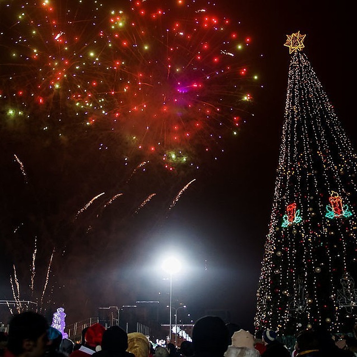 Салюты и фейерверки на Новый год 2019 в Самаре: когда начнется и где  посмотреть, площадки для запуска - KP.RU