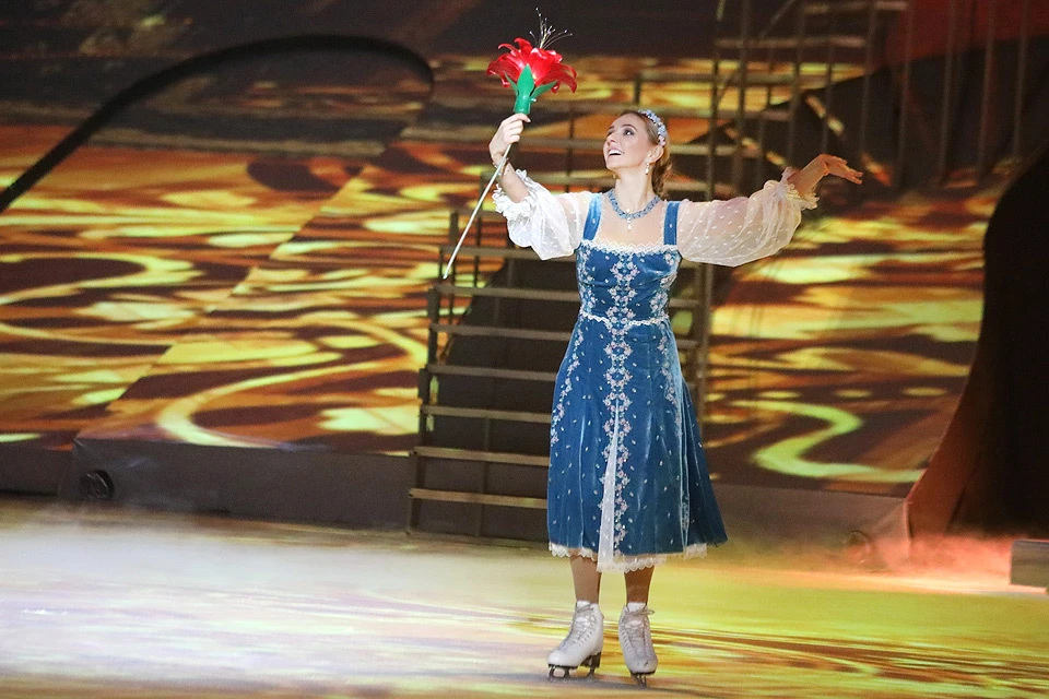Татьяна Навка на льду премьеры шоу "Аленький цветочек".