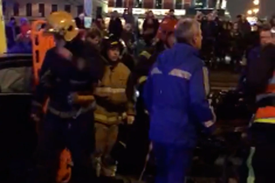 Шесть человек пострадали в ДТП на Невском. Фото: Наталья Усачева
