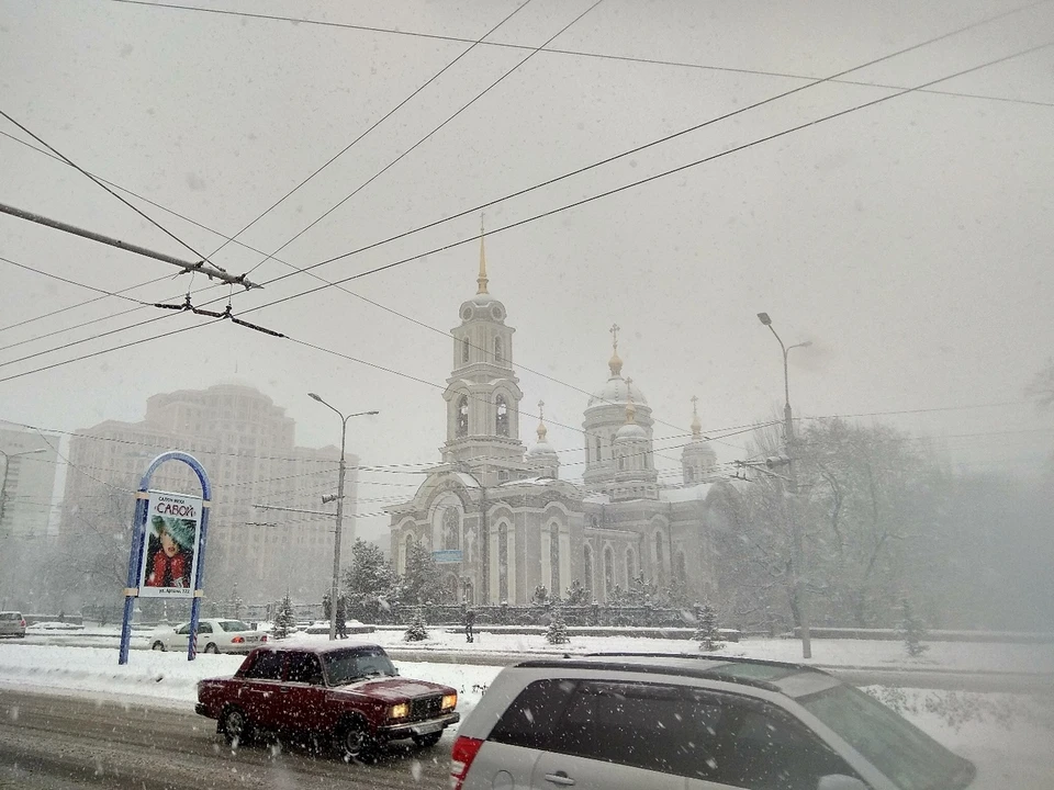 Целый день в Донецке и по всей ДНР бушует настоящая метель. ФОТО: социальные сети