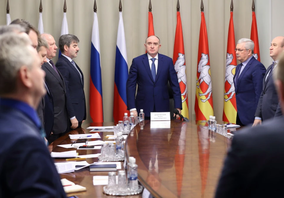 Первой в 2019 году аппаратное совещание с замами губернатор начал с минуты молчания. Фото: http://gubernator74.ru/