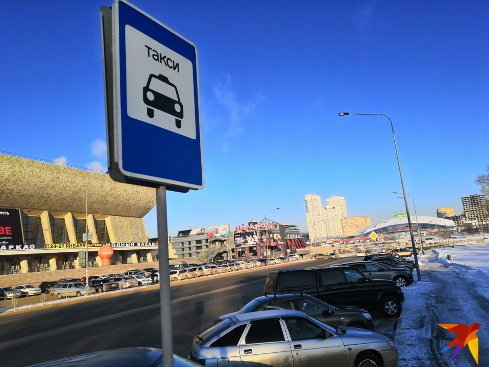 Знак появился напротив автовокзала в центре Челябинска.