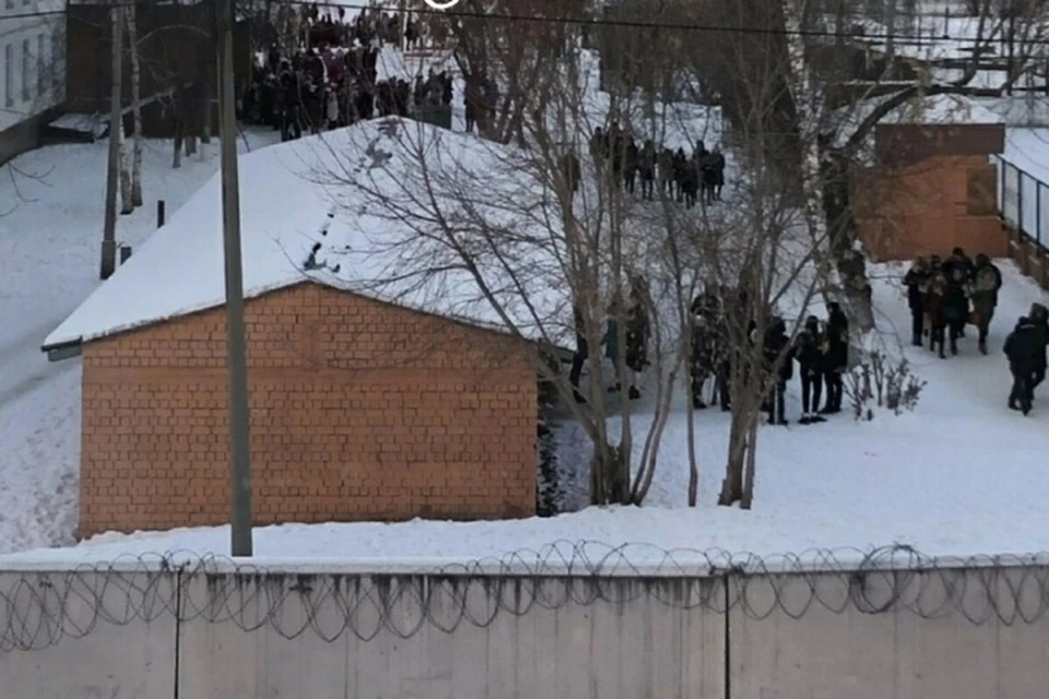 Эвакуация в школах и больницах Иркутска прошла из-за массовых сообщений о минировании. Фото: ДТП38