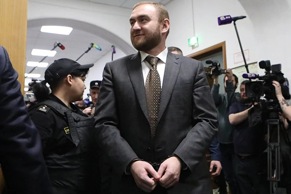 Рауфа Арашукова, одного из самых молодых сенаторов, задержали прямо в зале заседаний Совета Федерации
