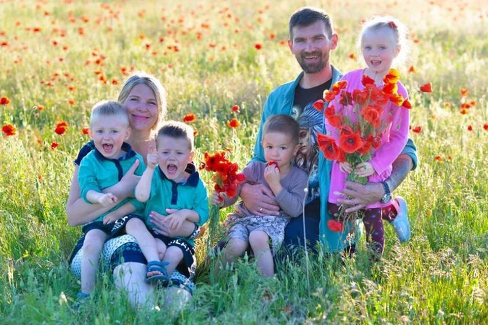 Супруги Никоновы выбрали детей на другом конце страны - во Владивостоке. Фото: facebook.com/mila.vasina.58
