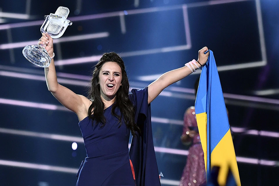 Певица Джамала с главным призом конкурса Евровидение в 2016 году.