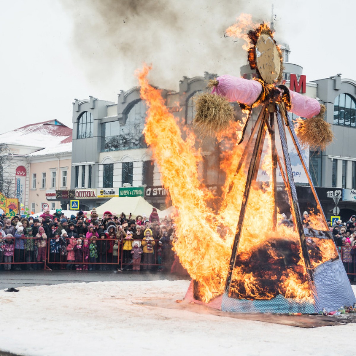 Масленица 2019 в Пскове, Изборске и Великих Луках: программа мероприятий,  перекрытие дорог, время сожжения Масленицы - KP.RU