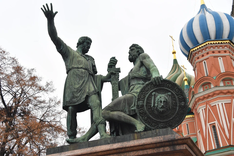 4 марта 1818 года в Москве открылся первый скульптурный памятник героям России