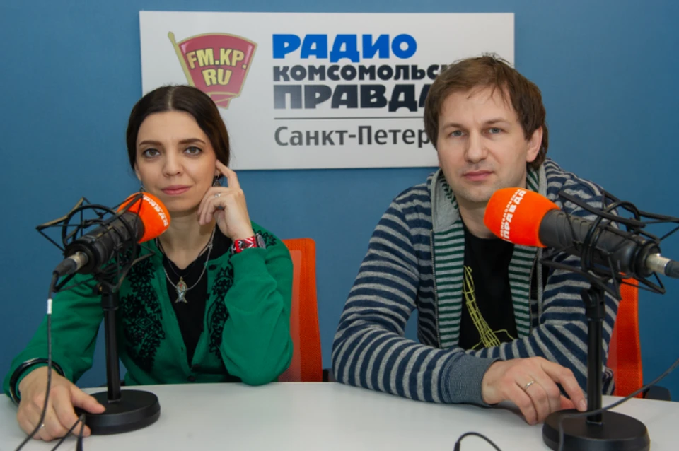 Наталья Зайкова и Алексей Парфёнов в студии радио «Комсомольская Правда в Петербурге»