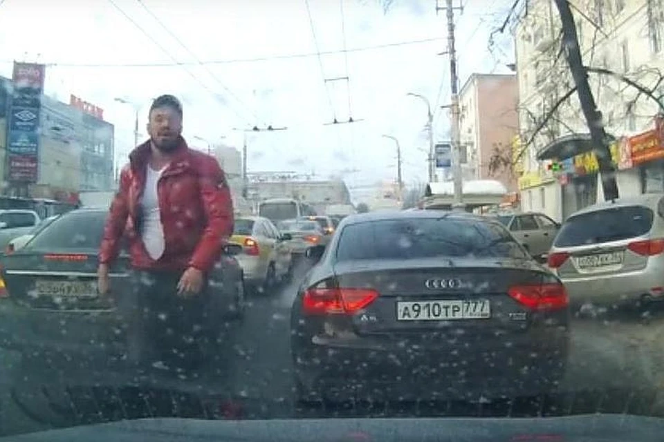 Что делать, когда на вас движется неприветливый субъект?