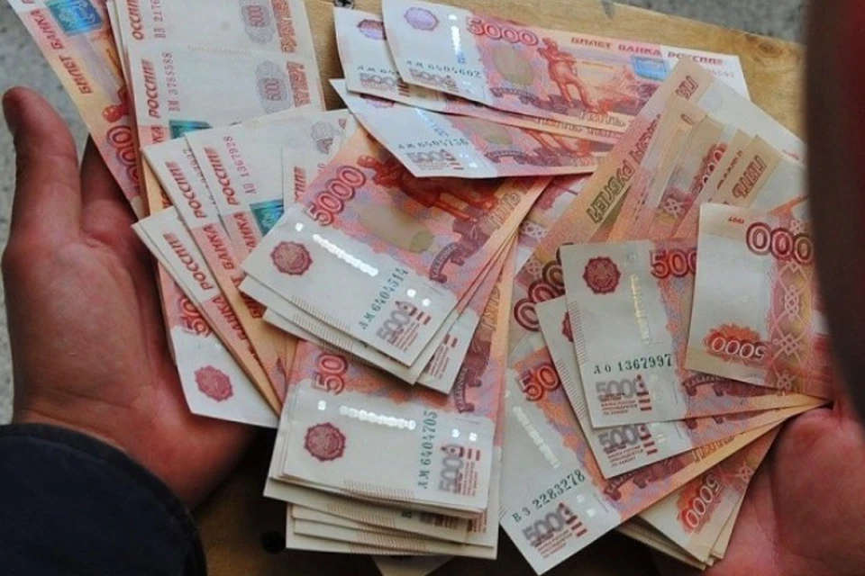Начальник кузбасского подразделения ГИБДД разрешил перевозить уголь по городу за 80 тысяч рублей.