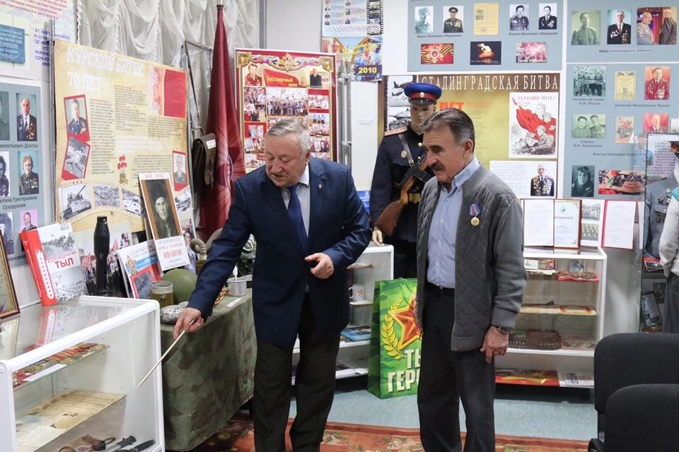 Леонид Каневский познакомился с историей тюменского уголовного розыска. Фото УМВД по Тюменской области