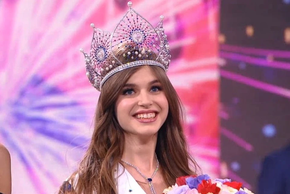 Алина Санько стала самой красивой девушкой страны. Стоп-кадр из видео-трансляции конкурса.