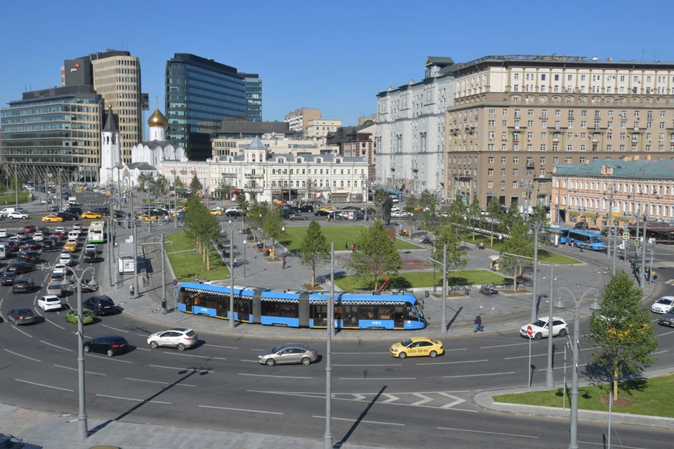 Официальный сайт мэра Москвы mos.ru сообщает: «Трамваи, следующие через площадь Тверская Застава, перевозят почти 33 тысячи пассажиров ежедневно».