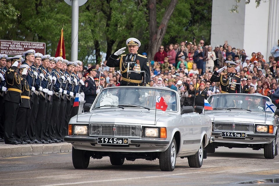 Горожане увидят шествие по площади Нахимова и Лазарева