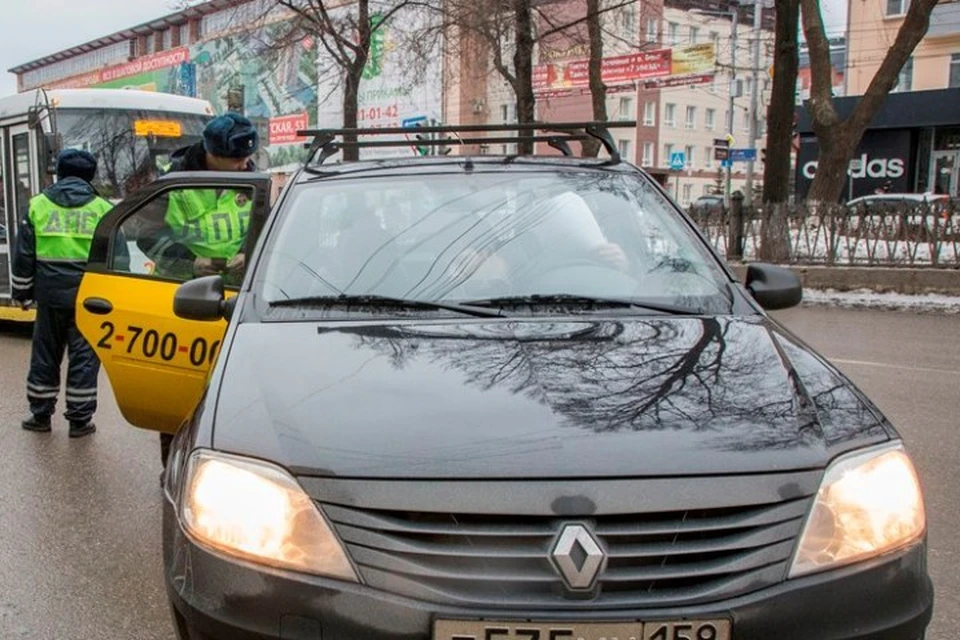 В Перми автоинспекторы проверяли такси.