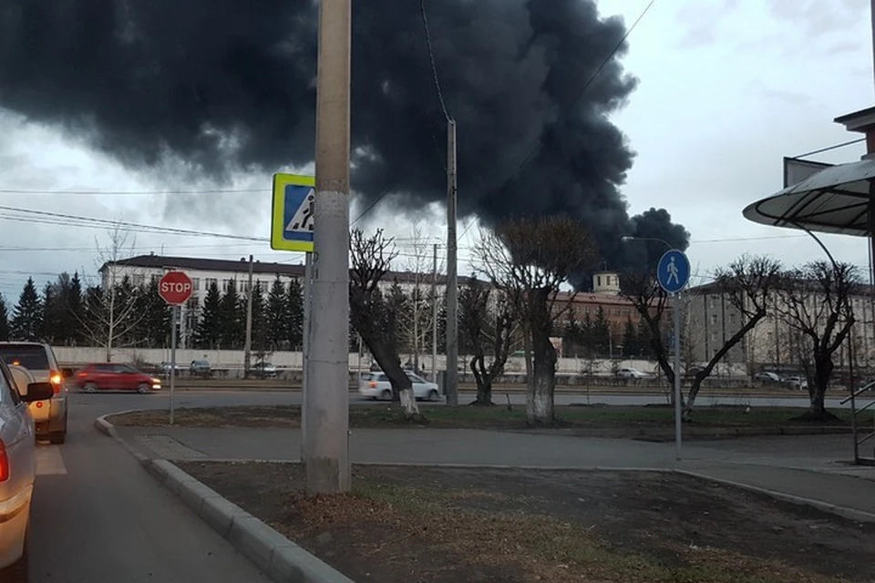 В Красноярске горит завод «Красмаш»: клубы черного дыма заволокли небо