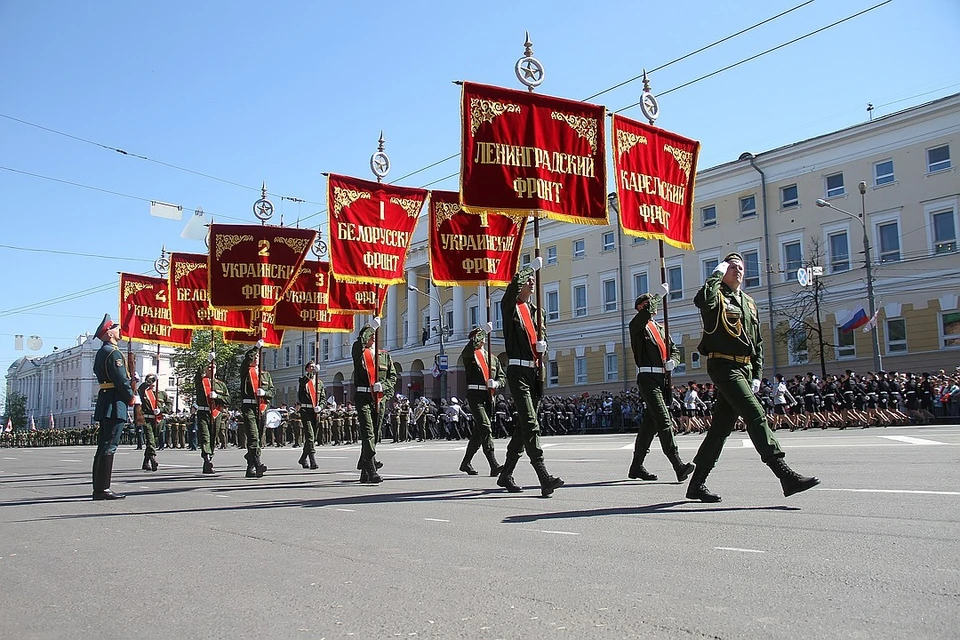 Начнется празднование с военного парада на площади Минина и Пожарского.