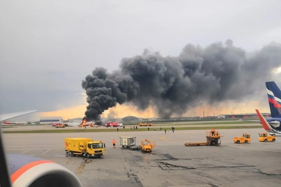 Самолет Москва - Мурманск загорелся при посадке