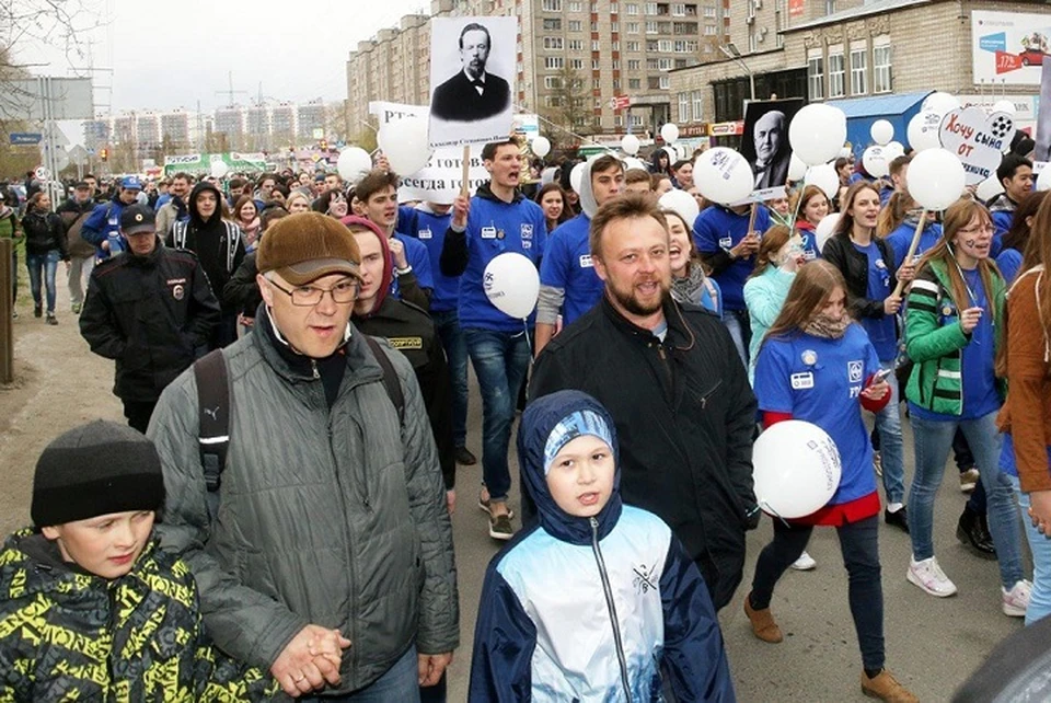 Томичи очень любят технический прогресс и в честь него раз в год ходят колонной по городу. Фото: tusur.ru