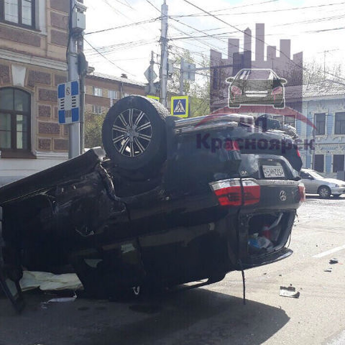 Фунтик сделал крузака»: в Красноярске торопливая «Toyota» перевернула  внедорожник на перекрестке - KP.RU