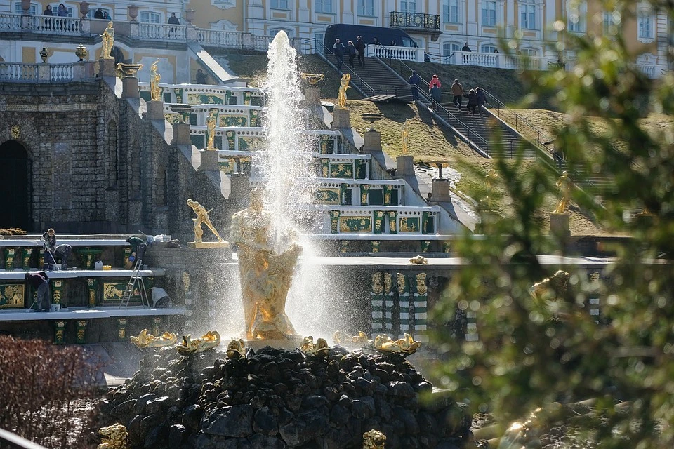 Прямая трансляция открытия фонтанов в Петергофе 18 мая 2018 года.
