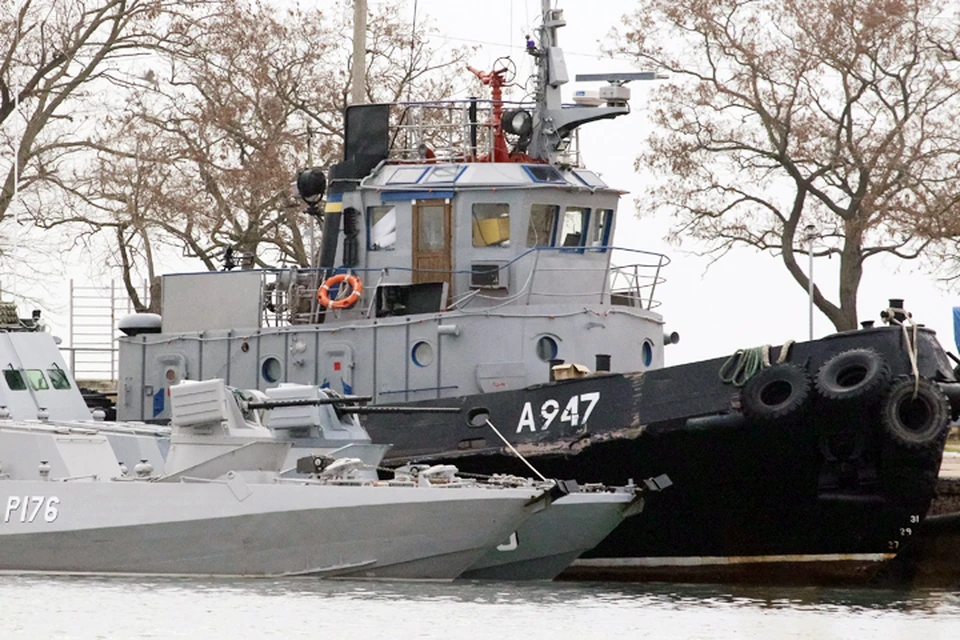 От России потребовали вернуть Украине задержанных за нарушение госграницы военных моряков и катера с буксиром