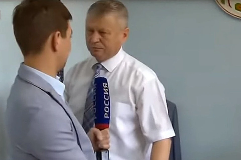 Репортер пришел в кабинет главы Ширинского района Сергея Зайцева за комментарием