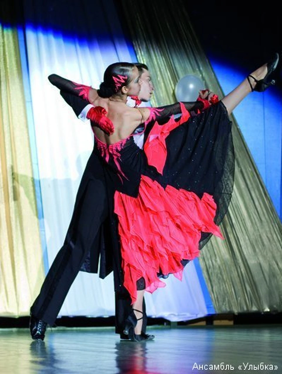 Ансамбль «Улыбка» - неординарное явление в мире танца. Фото Олег БЕЛОВ.