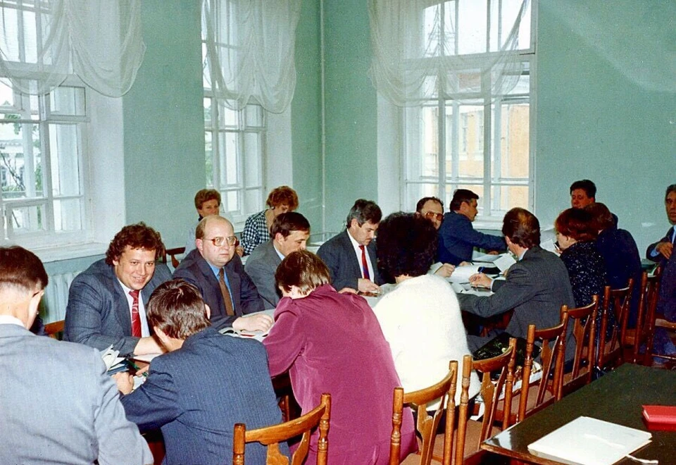 Заседание думы в 1994 году. Из личного архива в. Матыцина. https://petrovichtver.livejournal.com/