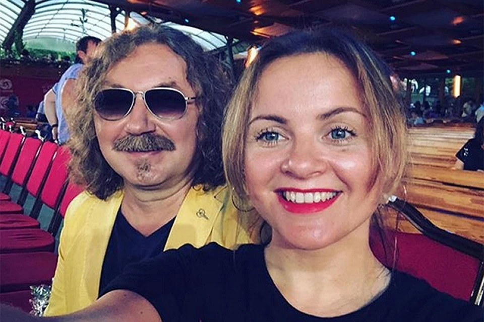 Многие оценили фото артистки в купальнике "лайком", в том числе Игорь Николаев, который почти десять лет счастливо женат на Юле Проскуряковой
