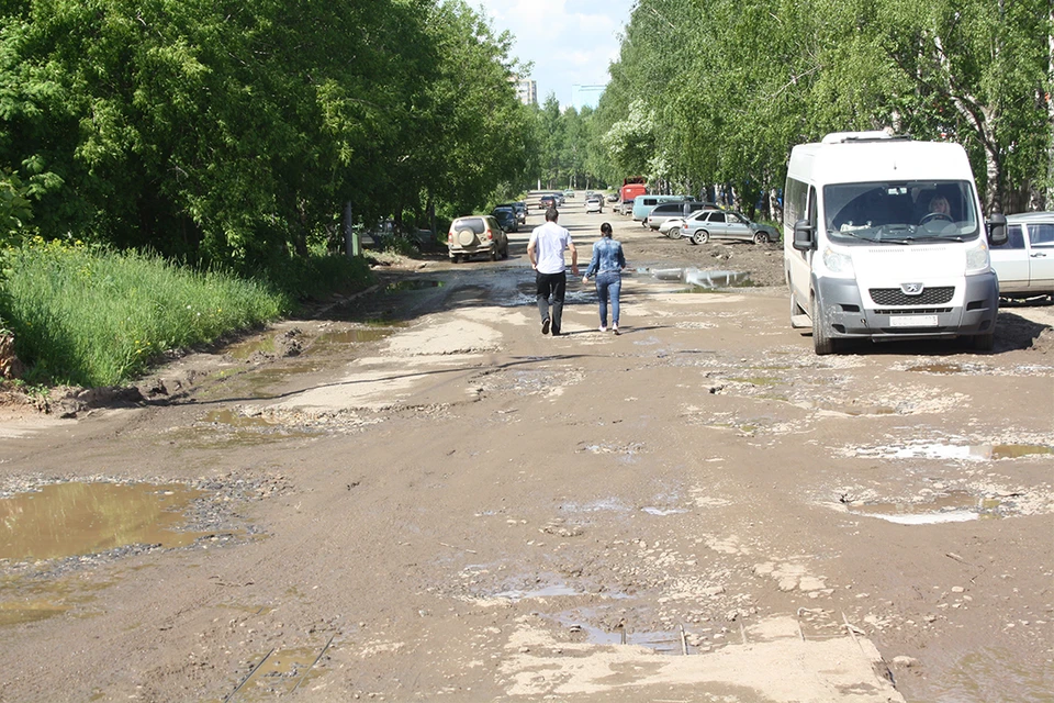 Дороги в сельской местности чаще всего не ремонтировались со времен СССР.