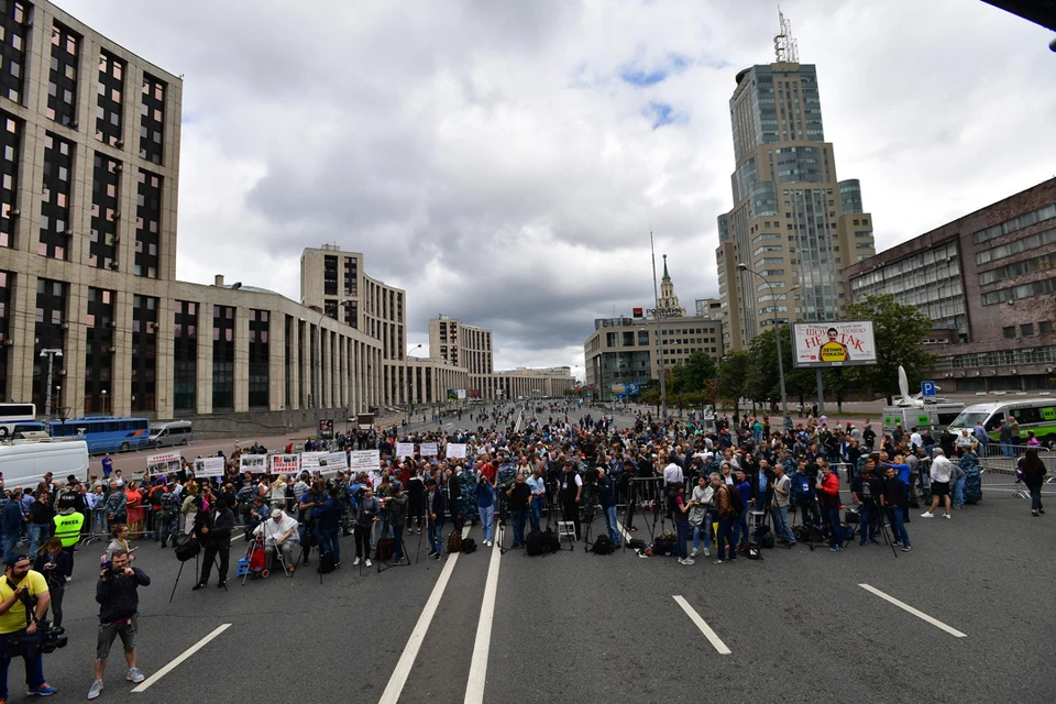 В Москве на проспекте Сахарова прошел митинг в поддержку журналиста Ивана Галунова.