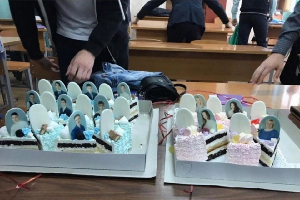 «Ну и что же здесь криминального?»: родители подарили ученикам торт с надгробиями. Фото: соцсети
