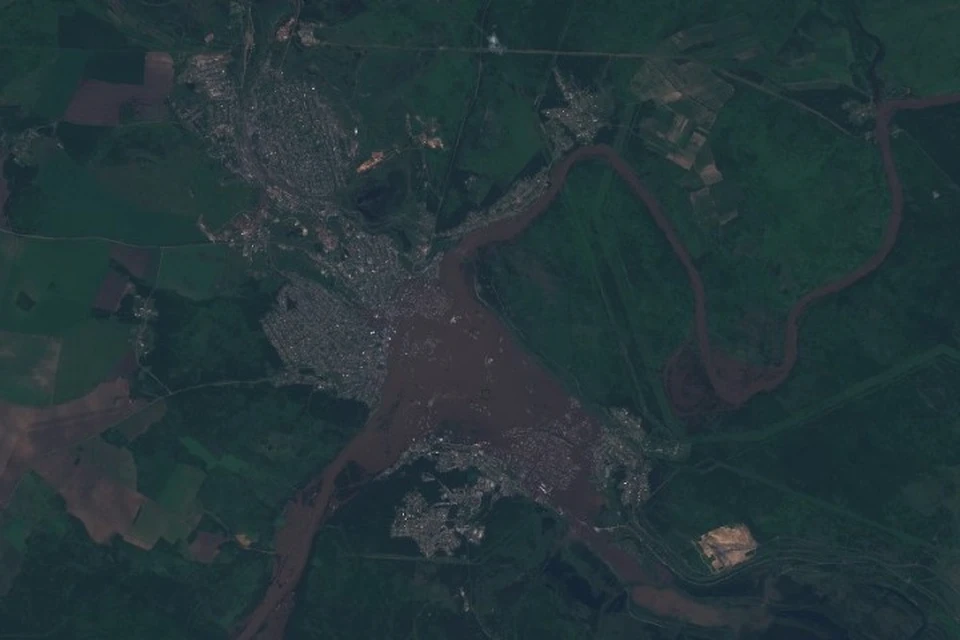 До и после наводнения: в соцсетях сравнили снимки Тулуна из космоса. Фото: Снимок Тулуна из космоса от 29 июня. Сайт Sentinel Hub.