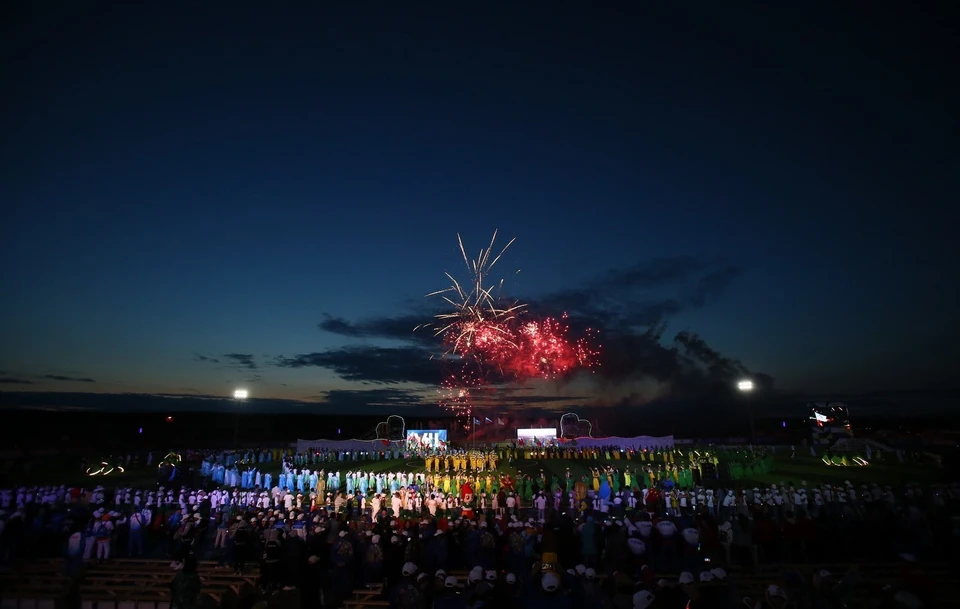 Всего в церемонии открытия было задействовано порядка 2 тысяч человек. Фото: Василий Кононов.