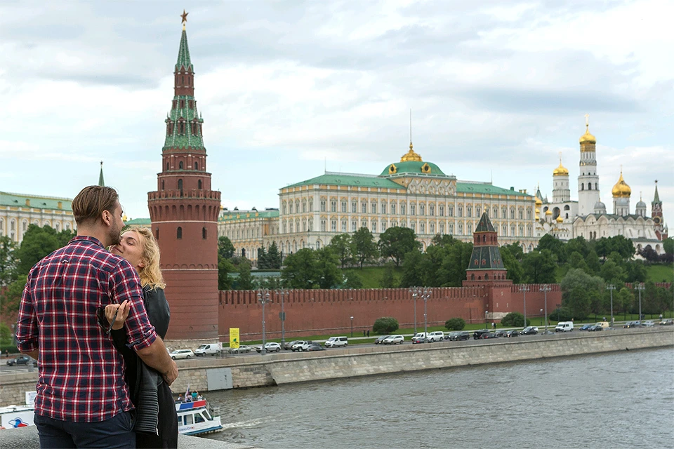 Сайт мэра столицы составил рейтинг самых романтичных площадок для встречи в Москве.