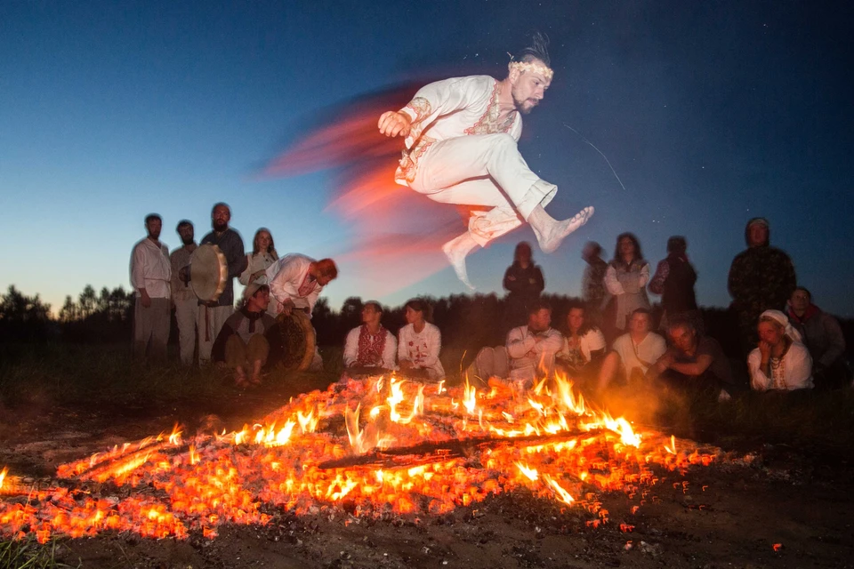 В прошлом году победителем стал Дмитрий Феоктистов с фотографией «Огненный прыжок».