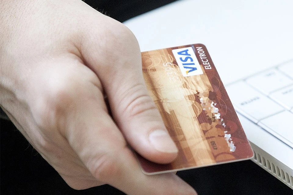 В компании Visa уже заявили, что намерены бесперебойно обеспечивать работу своей платежной системы в России