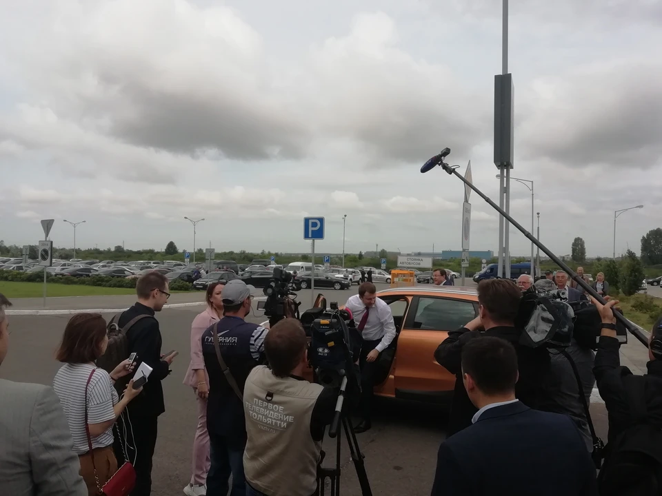 Максим Орешкин приехал за рулём отечественного авто