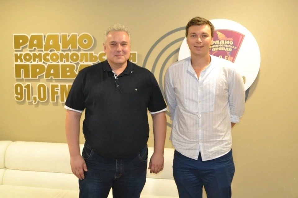 Григорий Карпухин слева