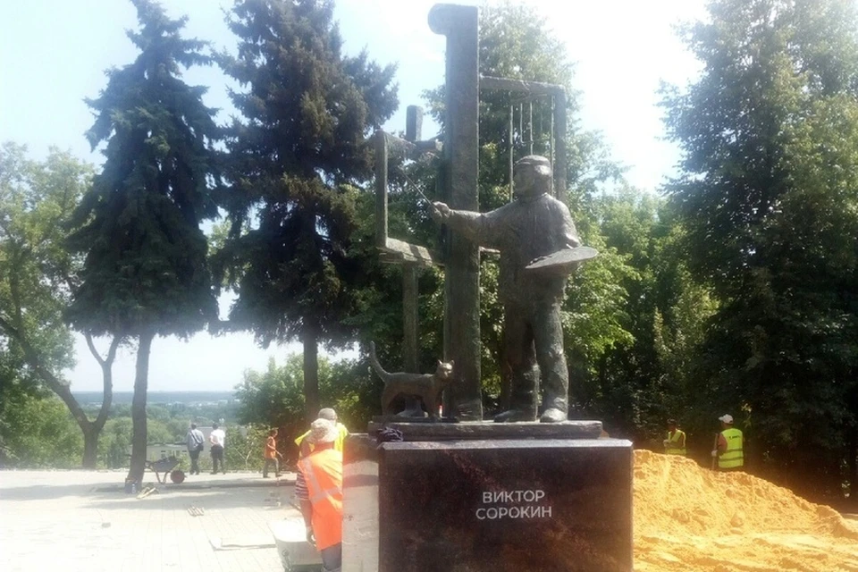 В Липецке установили памятник художнику Виктору Сорокину
